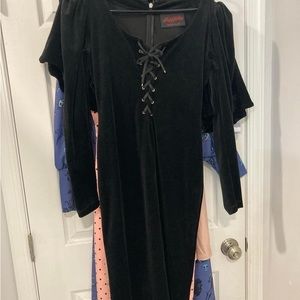 La Femme En Noir Sleepy Hollow Gothic Tales Velour Wiggle size Medium